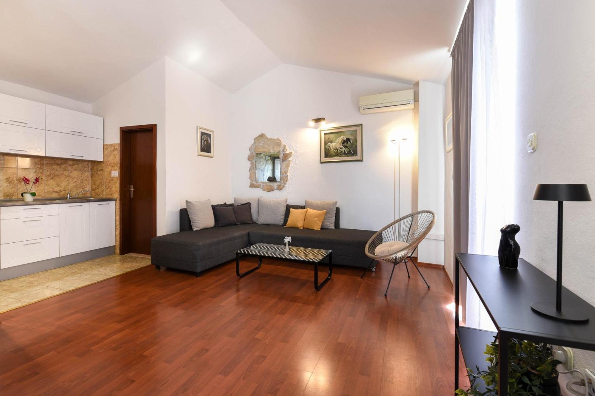 Villa Danica On The Hills, Seaview โปดสตรานา ภายนอก รูปภาพ