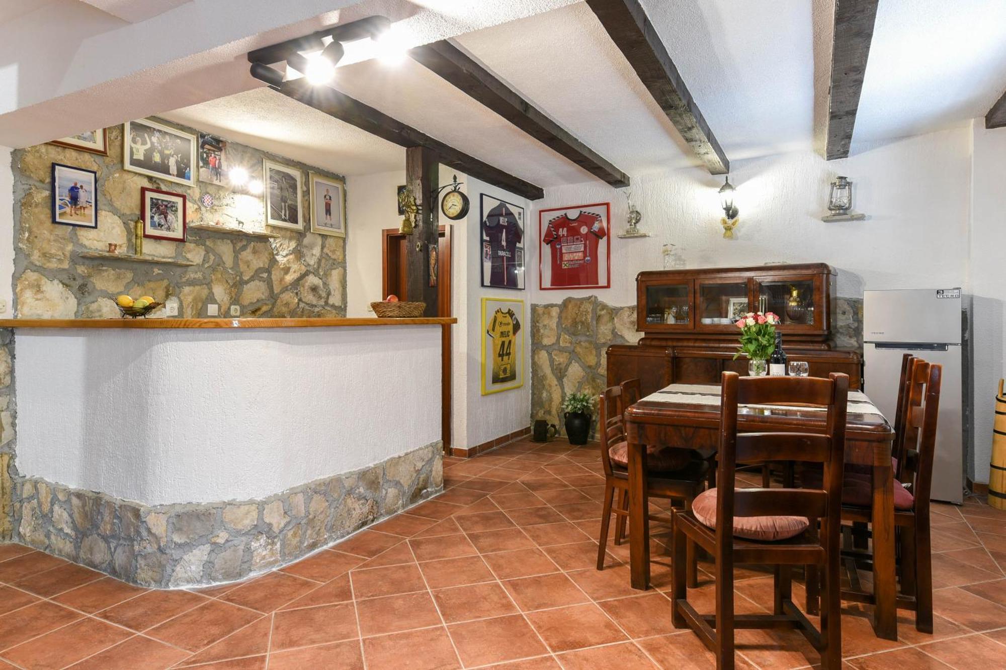 Villa Danica On The Hills, Seaview โปดสตรานา ภายนอก รูปภาพ